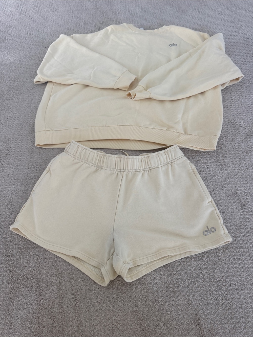 ALO Yoga Yellow Accolade 2 Piece Set